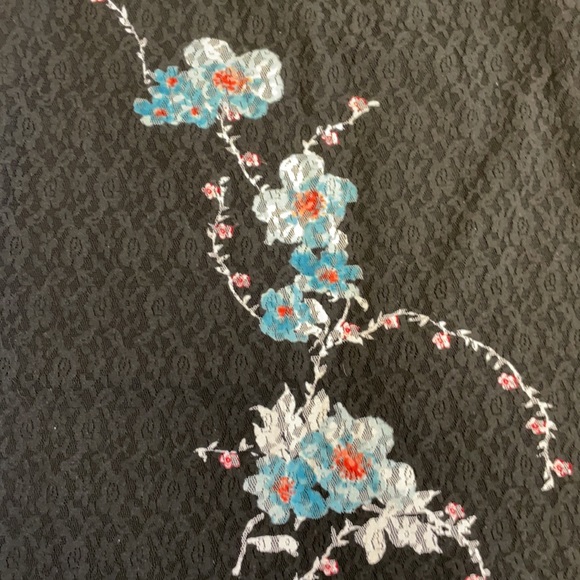 GUESS Lace Floral Skirt - Picture 2 of 8